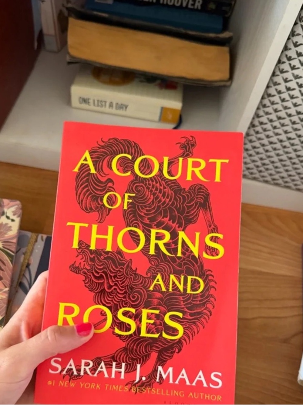 A Court of Thorns and Roses - Red Paperback